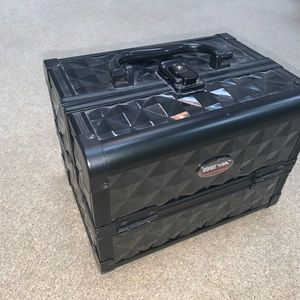 Mini makeup train case